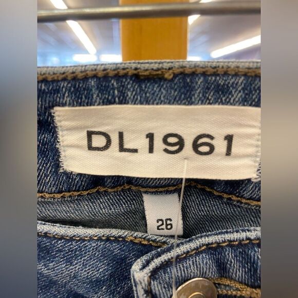 DL 1961 Ladies 26 High Waist Jeans - Picture 4 of 5